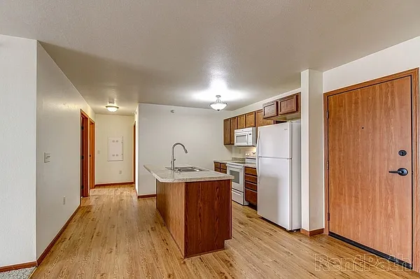 Kenwood on 5th Apartments — Photo 24
