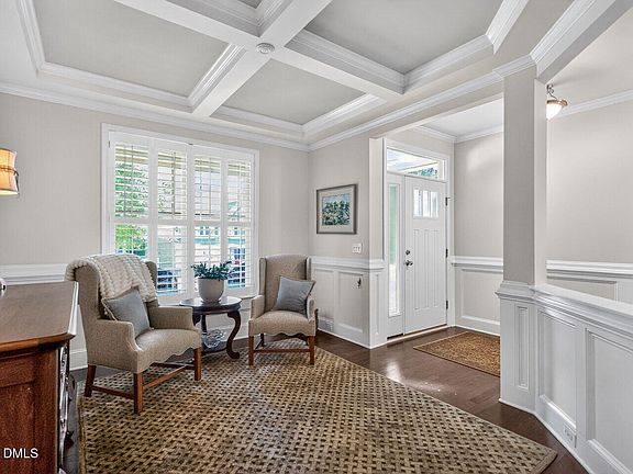 4th image of 142 Hill Row Ln