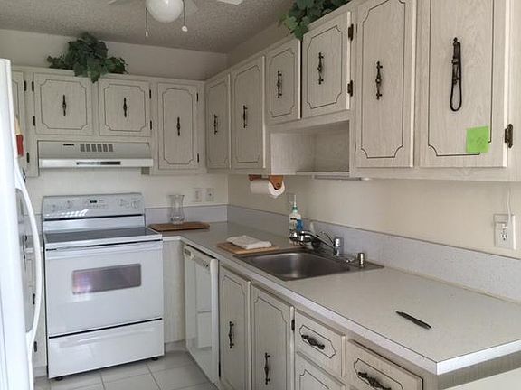 4th image of 1730 NW 18th Ave APT 203
