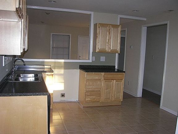 3rd image of 2601 Dayton St