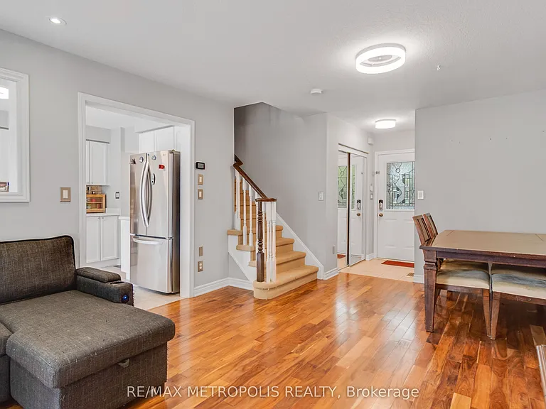 2420 Baintree Cres — Photo 16