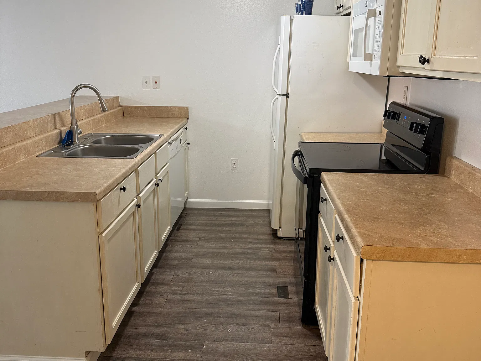 2 bed, 1.5 bath, 1170 sqft, $1,150 — Photo 3
