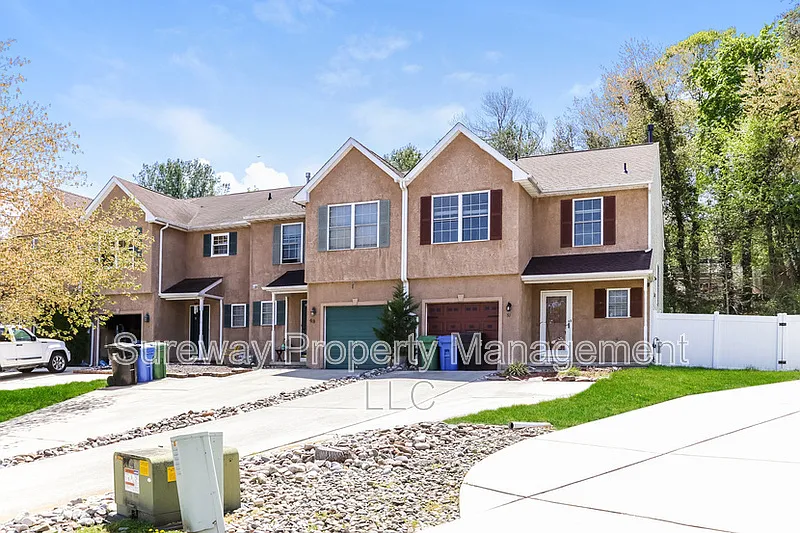 3 bed, 2.5 bath, 1448 sqft, $2,700 — Photo 2
