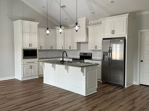 505 S Center St, Lonoke, AR 72086
