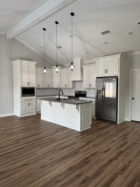 505 S Center St - Property Image