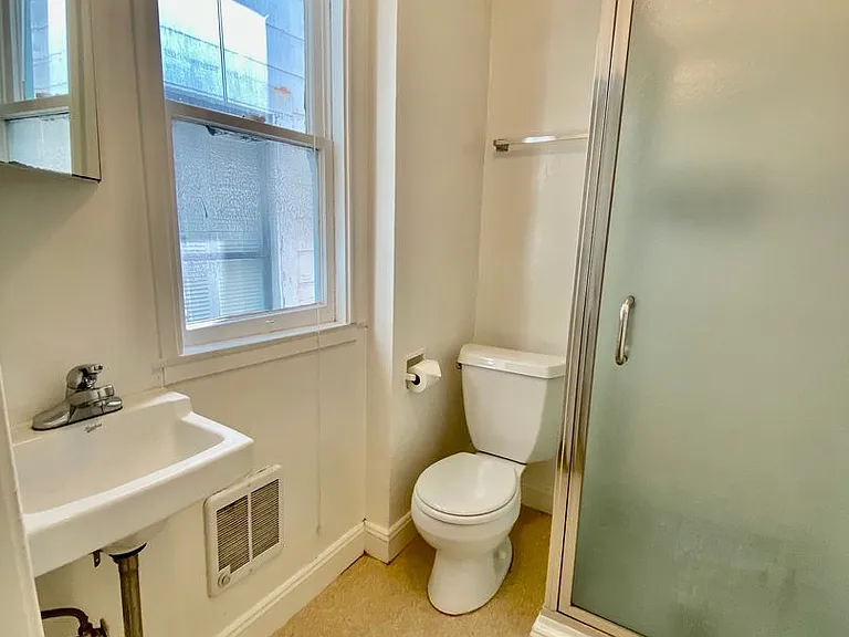 449 Filbert St #4 — Photo 13