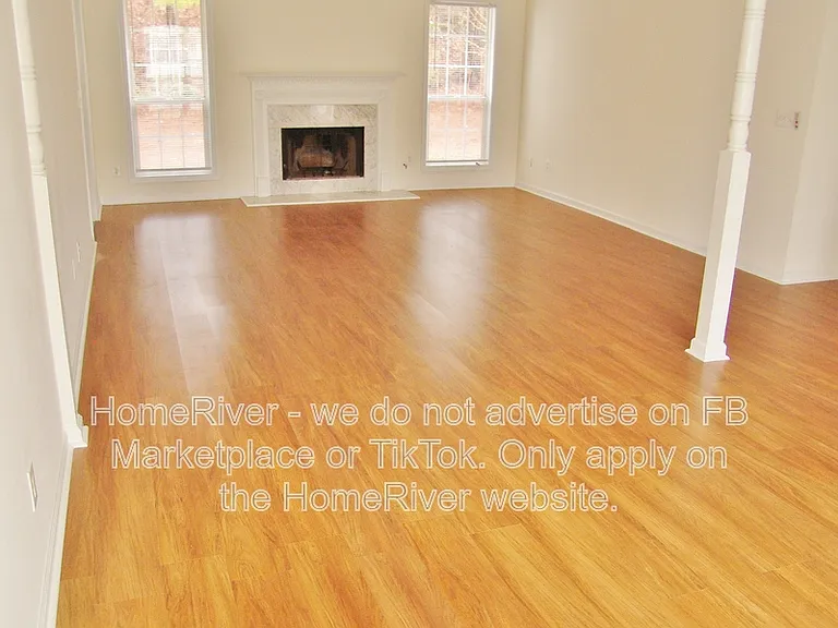 392 Shoal Cir — Photo 2
