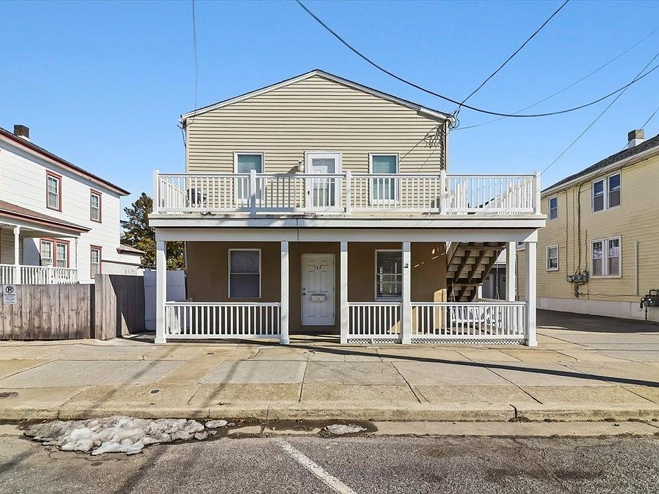 1st image of 123 E Roberts Ave #101