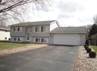 852 96th Ave NE, Blaine, MN 55434