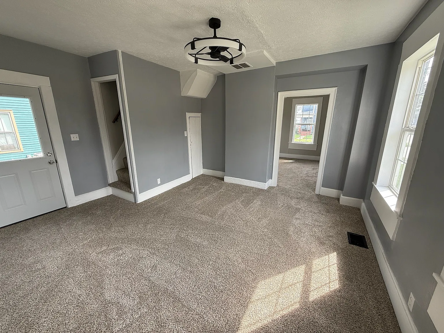 3 bed, 1180 sqft, $1,525 — Photo 2