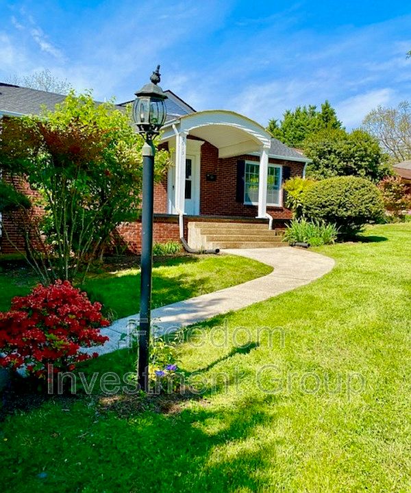 1st image of 2913 Sanders Dr #1