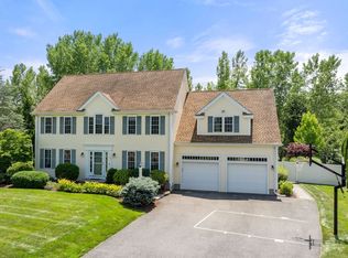 135 Riverside Dr, Wrentham, MA 02093