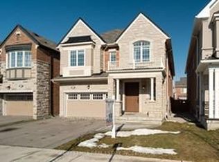 42 Crockart Ln #2, Aurora, ON L4G 0Y6