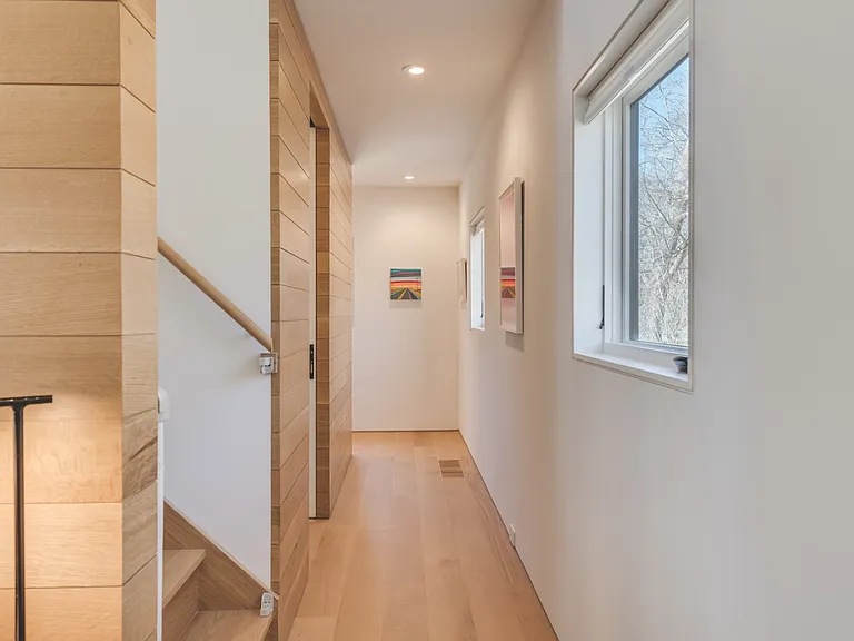 184 Suffolk St — Photo 12