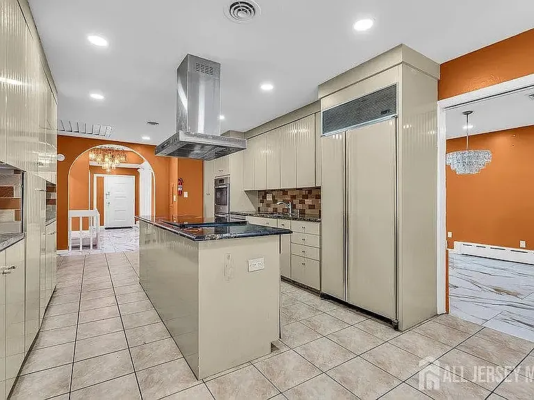 585 Noe Ave — Photo 8