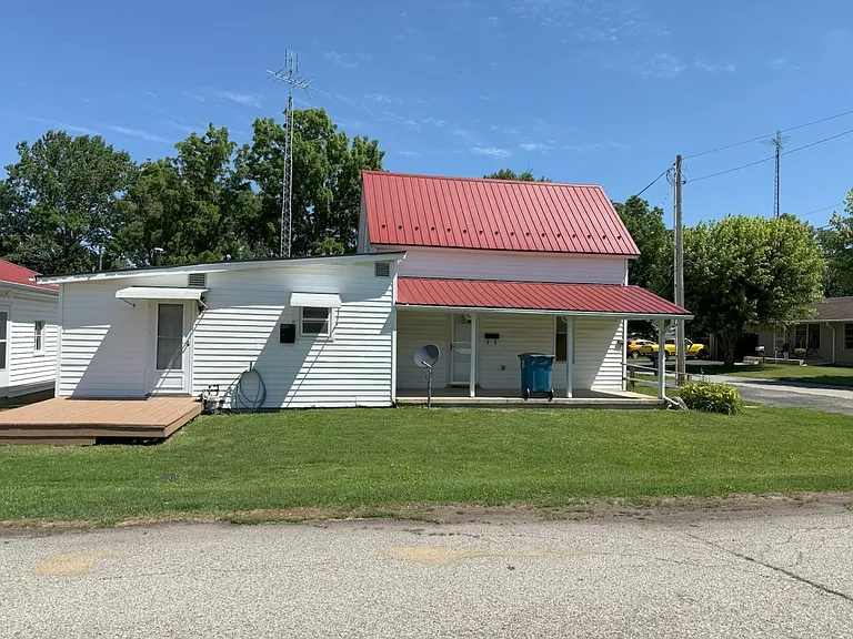1496 Morris St — Photo 1