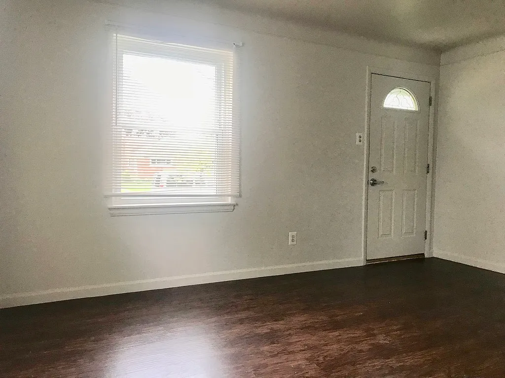 2 bed, 850 sqft, $1,400 — Photo 3
