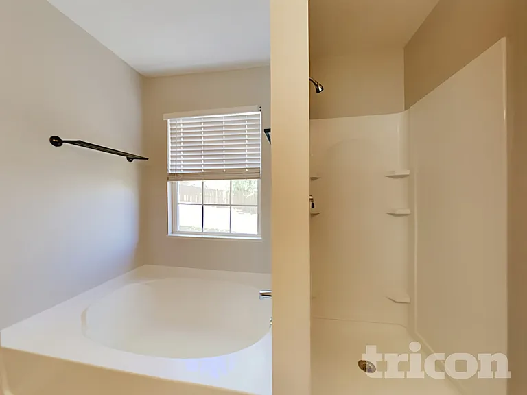 319 Quiet Grove Ln — Photo 10