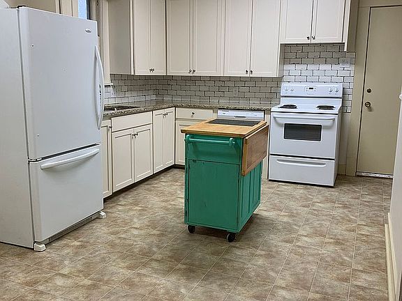 Kitchen with eating nook