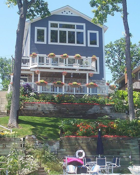 Lake Front Dream 