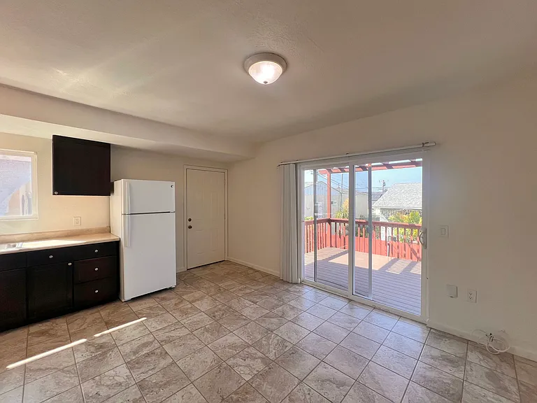 Kitchen / Living Area