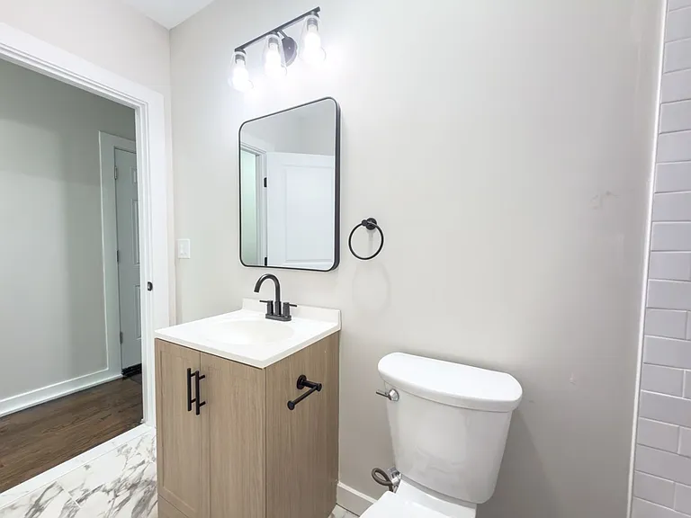 560 Howard Ave — Photo 25