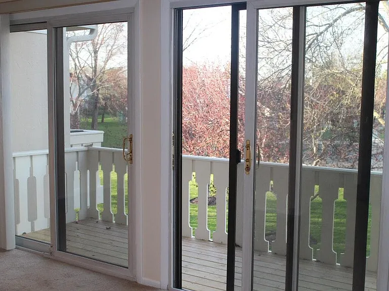 1054 Deerpath Ct — Photo 3