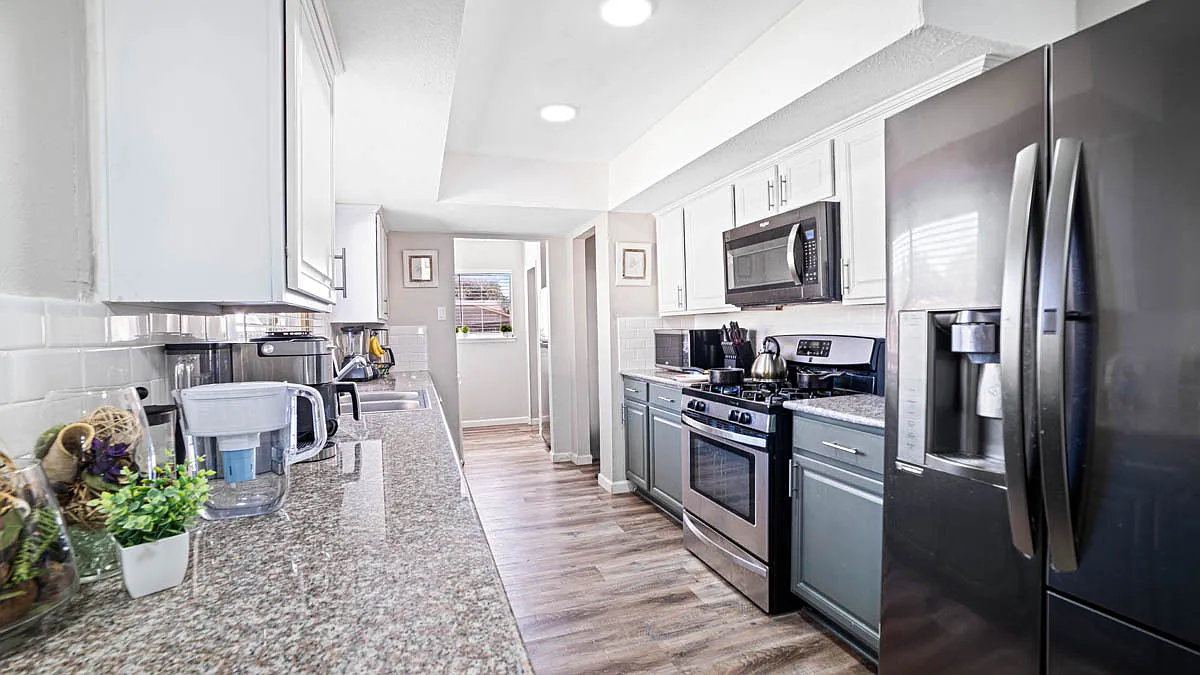 4 bed, 2048 sqft, $700 — Photo 4