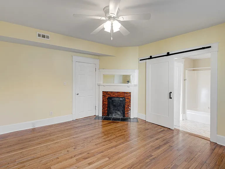 2450 Woodbine Ave #1 — Photo 9