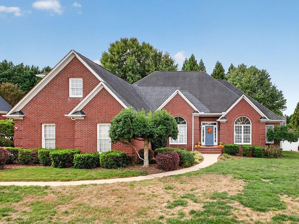 1st image of 122 Brighton Cir