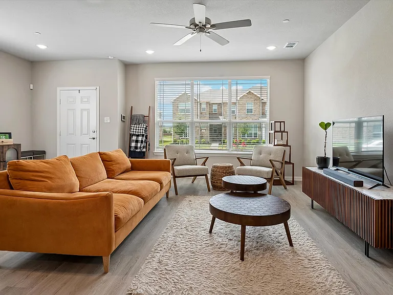 2829 Bellflower Dr — Photo 6
