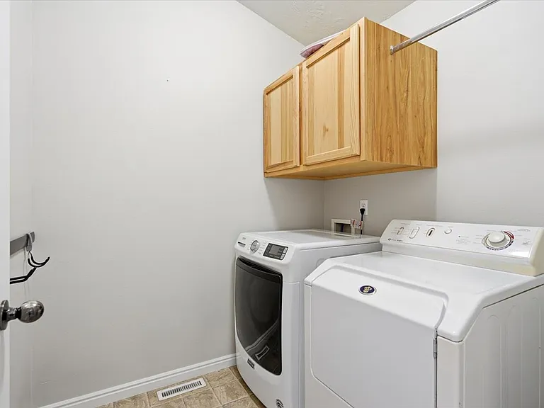 782 S Hydra Ave — Photo 35