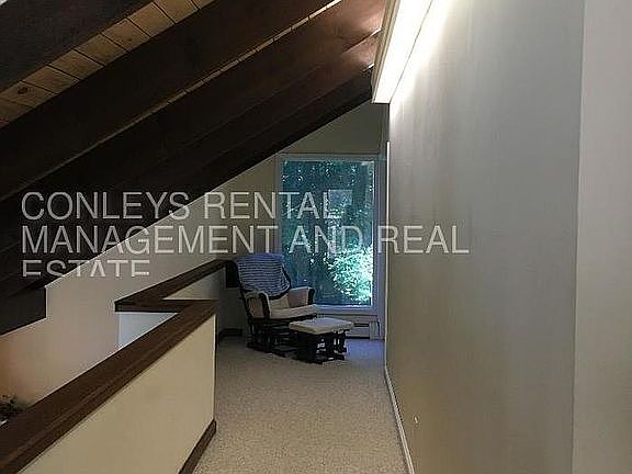 Upper level hall to master