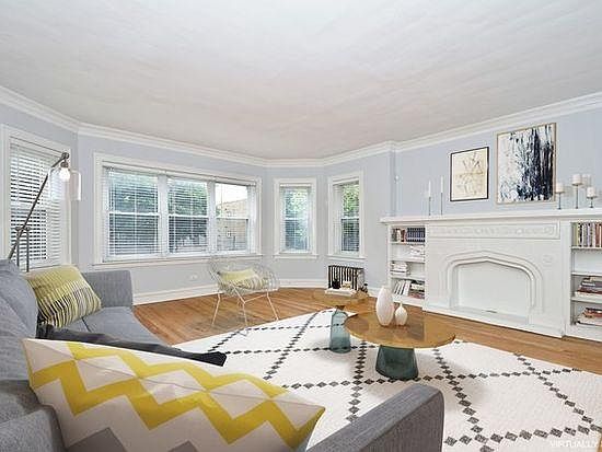 1st image of 2522 W Farragut Ave #1