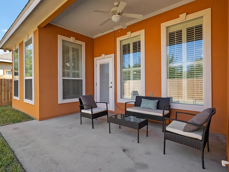 613 S Excalibur St — Photo 16
