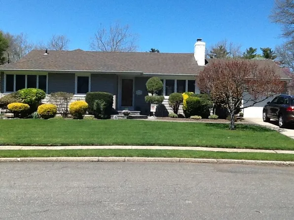 1951 Lilac Dr, Westbury, NY 11590