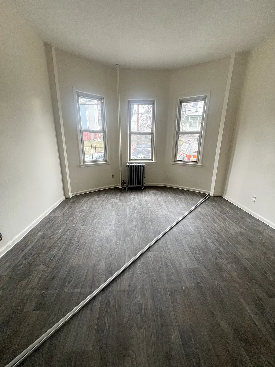 Building Photo - 25 Ravine Ave #2