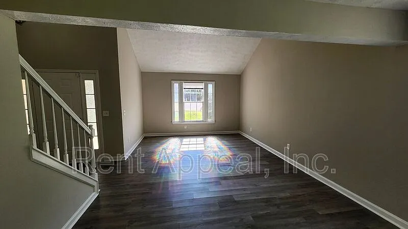 3 bed, 2.5 bath, 1558 sqft, $2,050 — Photo 3