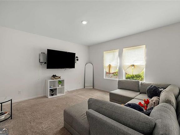 3rd image of 198 Colbury St