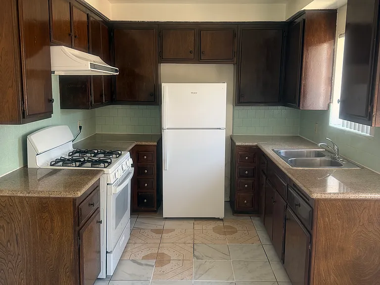 2218 N Lincoln Park Ave — Photo 11