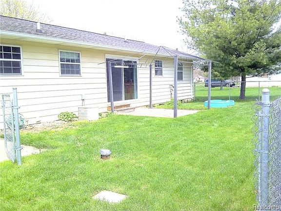 5th image of 1395 Alcona Dr