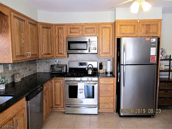 4th image of 159 No 9 Ave