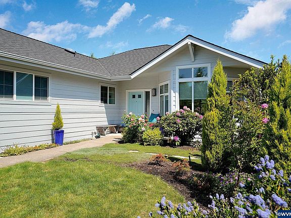 3rd image of 4811 SW Hollyhock Cir