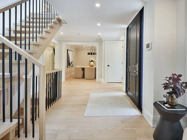 1638 Ruscombe Close — Photo 5