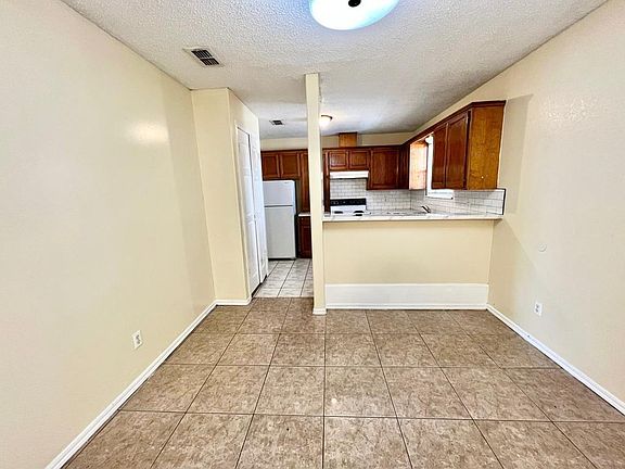 4th image of 2210 W Elisa Ln APT 19