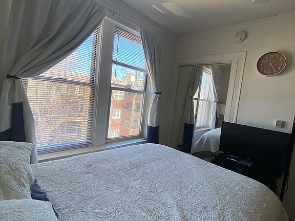 4th image of 640 W Briar Pl APT 307