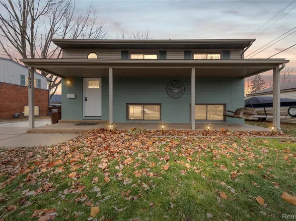 31630 E Ditner Dr, Rockwood, MI 48173