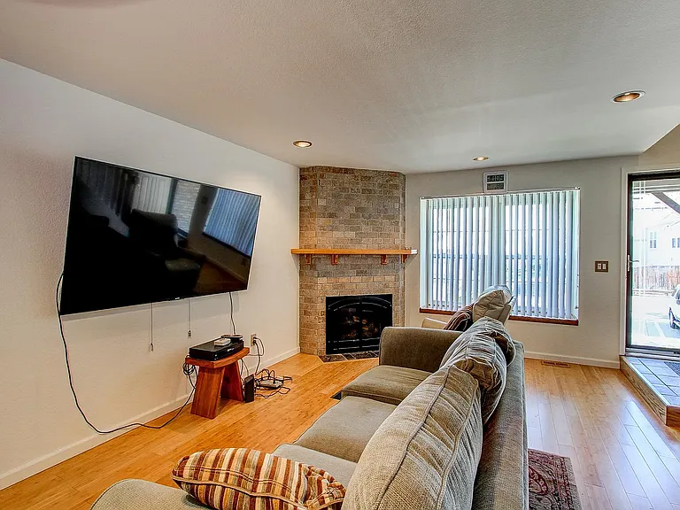 1227 S Flower Cir #E — Photo 17