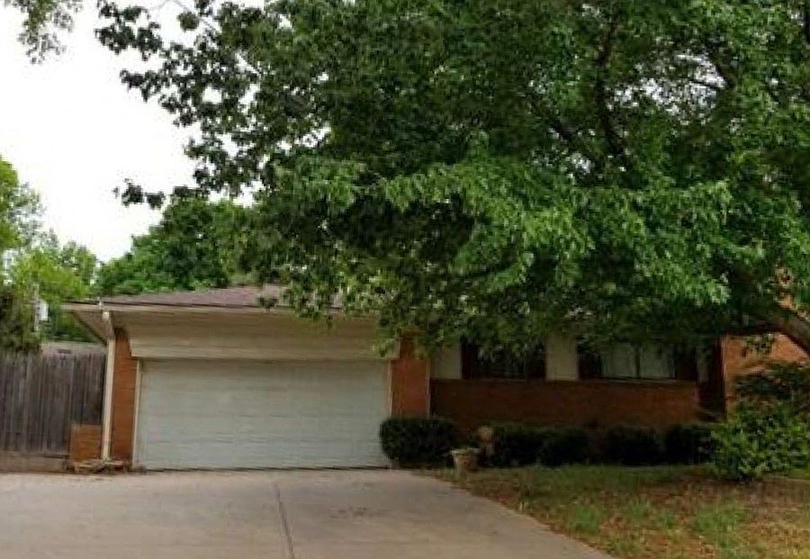 2nd image of 1605 Acoma Pl