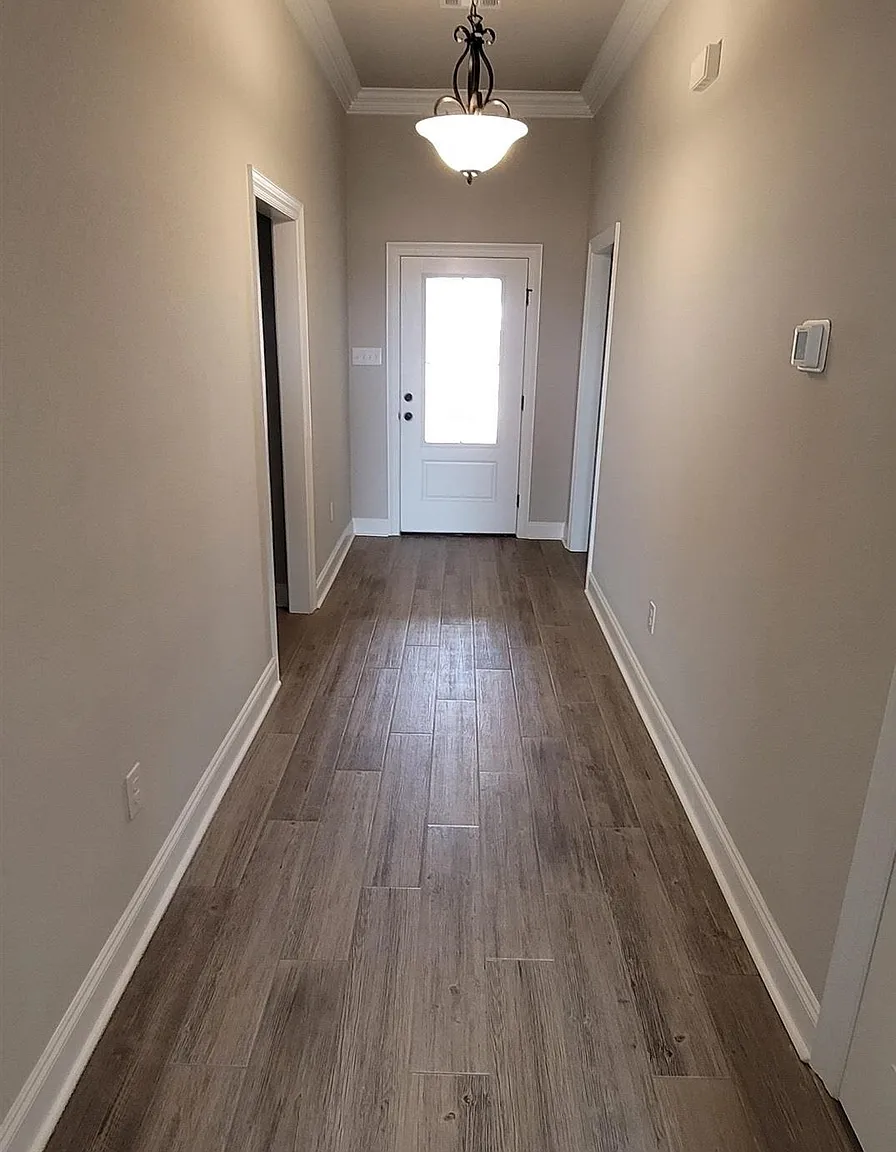 3 bed, 2.0 bath, 1561 sqft, $1,950 — Photo 2